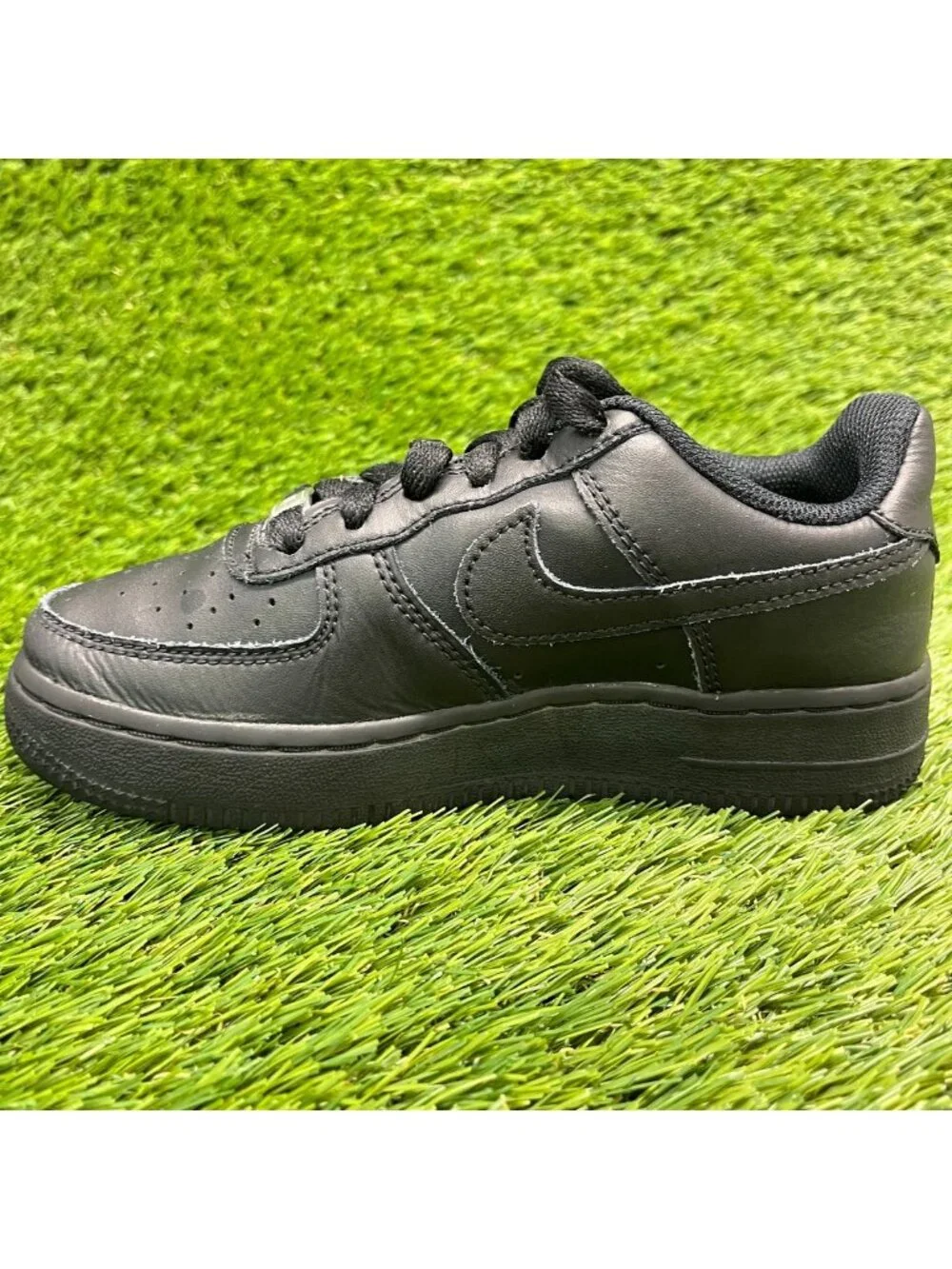 Nike Air Force 1 LE Boys Size 1Y Triple Black Athletic Leather Shoes Sneakers